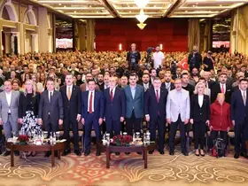 Bakan Işıkhan: "İzmir’in dağlarında çiçekler değil, çöp yığınları büyüyor"
