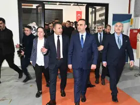 Bakan Kacır, DTO’nun Teknik Tekstil Merkezini inceledi
