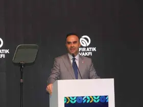 Bakan Kacır: "Sanayi devriminden bu yana yaklaşık 1,5 derece ısınan yerküre, bugün alarm veriyor"
