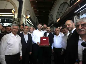 Bakan Kurum, Kahramanmaraş’ta Kapalıçarşı’yı ziyaret etti

