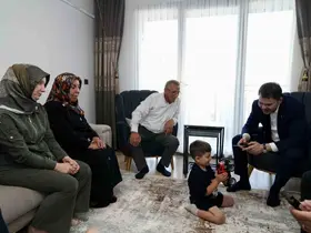 Bakan Kurum’dan depremzede Yusuf ve dedesine ziyaret
