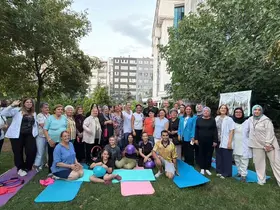 Bakan Memişoğlu, vatandaşlarla birlikte egzersiz yaptı

