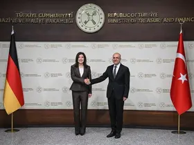 Bakan Şimşek, Almanya Federal Ekonomi ve Enerji Bakanı Reiche ile bir araya geldi