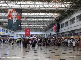Bakan Uraloğlu: "İstanbul’daki iki havalimanımız, yılın ilk yarısında 78 ilin nüfusundan fazla yolcuyu ağırladı"
