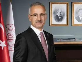 Bakan Uraloğlu: "Tankların önüne yatan yiğitler, kurşunlara göğsünü siper eden kahramanlar, vatan hainlerine geçit vermemiştir"