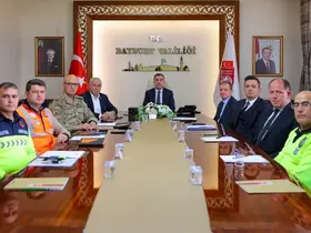 Bakan Yerlikaya ve Uraloğlu, valilerle VKS üzerinden toplantı yaptı
