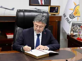Bakan Yumaklı, AK Parti Erzincan İl Başkanlığında teşkilatla buluştu
