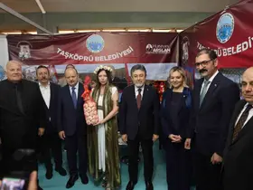 Bakan Yumaklı’ya, Taşköprü sarımsağı hediye edildi
