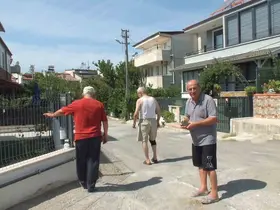 Balıkesir Burhaniye’de gökyüzündeki uçak izleri ilgi gördü
