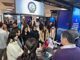 Balıkesir Üniversitesi’nde UFEST kapsamında DHMİ standına büyük ilgi
