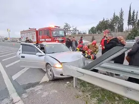 Balıkesir’de çift taraflı trafik kazası: 5 yaralı
