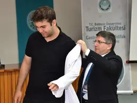 Balıkesir’de geleceğin şefleri ceketlerini giydi

