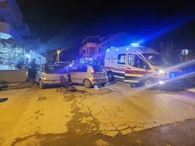 Balıkesir’de kavşakta 3 araç kaza yaptı
