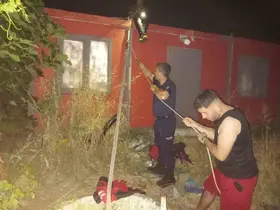 Balıkesir’de kuyuya düşen yavru kedi kurtarıldı
