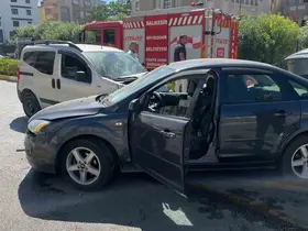 Balıkesir’de otomobiller çarpıştı: 3 yaralı
