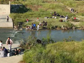 Balıkesir’de vatandaşlar Hıdırellez’i dilek tutarak ve dereye taş atarak coşkuyla kutladı

