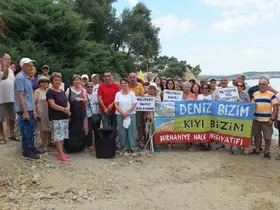 Balıkesir’de vatandaşlar kıyı işgaline tepki gösterdi
