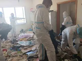 Balkan Mahallesi’nde evden 28 ton çöp çıkarıldı
