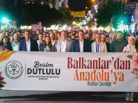 Balkanlardan Anadolu’ya Kültür Şenliği’nde Candan Erçetin coşkusu
