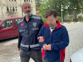 Balkondan girdiği evlerden 70 bin liralık eşya çalan hırsız tutuklandı
