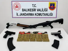 Bandırma ve Ayvalık’ta silah ticareti operasyonu: 10 şüpheli yakalandı
