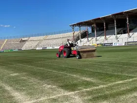 Bandırma’da 17 Eylül Stadı’nın çim zemini bakıma alındı
