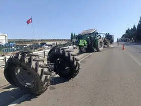 Bandırma’da kamyon traktöre çarptı
