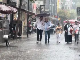 Bandırma’da sağanak yağış etkili oldu
