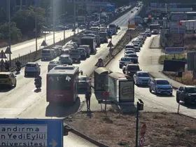 Bandırma’da trafik yoğunluğu sürücülere zor anlar yaşatıyor
