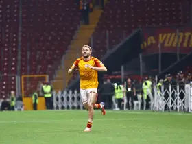 Barış Alper Yılmaz maçın ardından taraftarları kırmadı, tekrar sahaya çıktı
