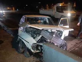 Bariyerlere çarpan otomobil sürücüsü kazanın ardından firar etti

