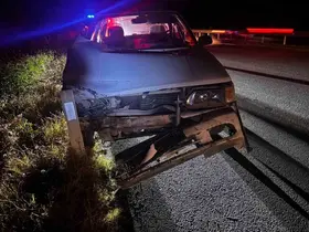 Bariyerlere çarpan otomobilin sürücüsü yaralandı
