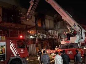 Başakşehir’de malzeme deposunda çıkan yangın korkuttu
