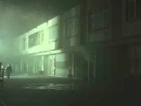 Başakşehir’de parfüm imalatı tesisinde çıkan yangın 7 saattir devam ediyor: 1 itfaiye eri yaralandı bir kedi kurtarıldı
