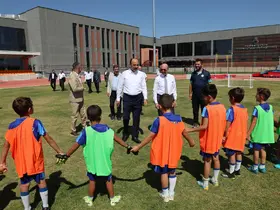 Başkan Altay ve Başkan Pekyatırmacı, sporcu seçme ve yetiştirme merkezinde öğrencilerle buluştu
