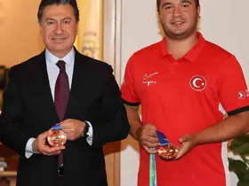 Başkan Aras’tan dünyada ‘Yılın Okçusu’ seçilen Haney’e kutlama
