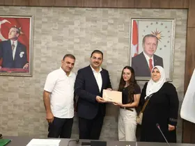 Başkan Canpolat’tan başarılı öğrencilere ödül
