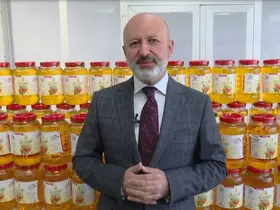 Başkan Çolakbayrakdar’ın ekimini ve hasadını yaptığı aspir yağı, vatandaşlara ücretsiz olarak dağıtılıyor
