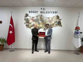 Başkan Durgut’a anlamlı hediye
