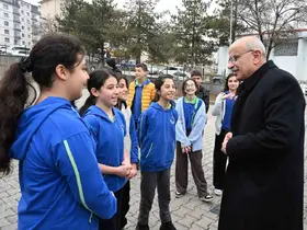 Başkan Er, İnönü Ortaokulu’na konuk oldu
