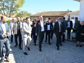 Başkan Karabatı: "Masa başı belediyeciliği yapmıyoruz, her gün sahadayız"
