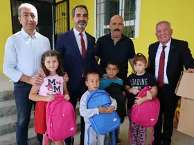 Başkan Kepenek öğrencilerle buluştu ve çantalarını hediye etti
