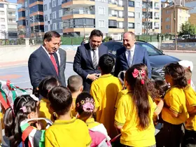 Başkan Kılca yeni dönemin ilk gününde öğrencilerin heyecanına ortak oldu