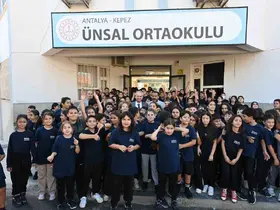 Başkan Kocagöz çeşme talebini yerine getirdi, öğrencilerle birlikte fidan dikti
