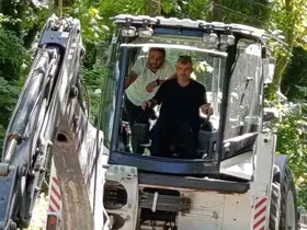 Başkan makamı bıraktı, kepçe koltuğuna geçti
