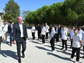 Başkan özel daveti kırmadı, Bayramdere İlkokulu’nu ziyaret etti
