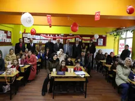 Başkan Palancıoğlu, yarıyıl tatiline çıkan öğrencilere karnelerini verdi
