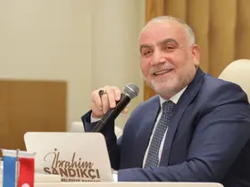 Başkan Sandıkçı: "Üniversiteyi kazanan tüm öğrencilerimize burs desteği sağlıyoruz"
