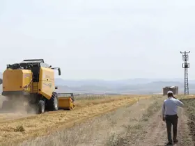 Başkan Sekmen’den üreticiye biçerdöver desteği: "Toprağın dili berekettir"
