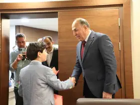 Başkan Şerif Arslan koltuğunu Harun Alp’e devretti
